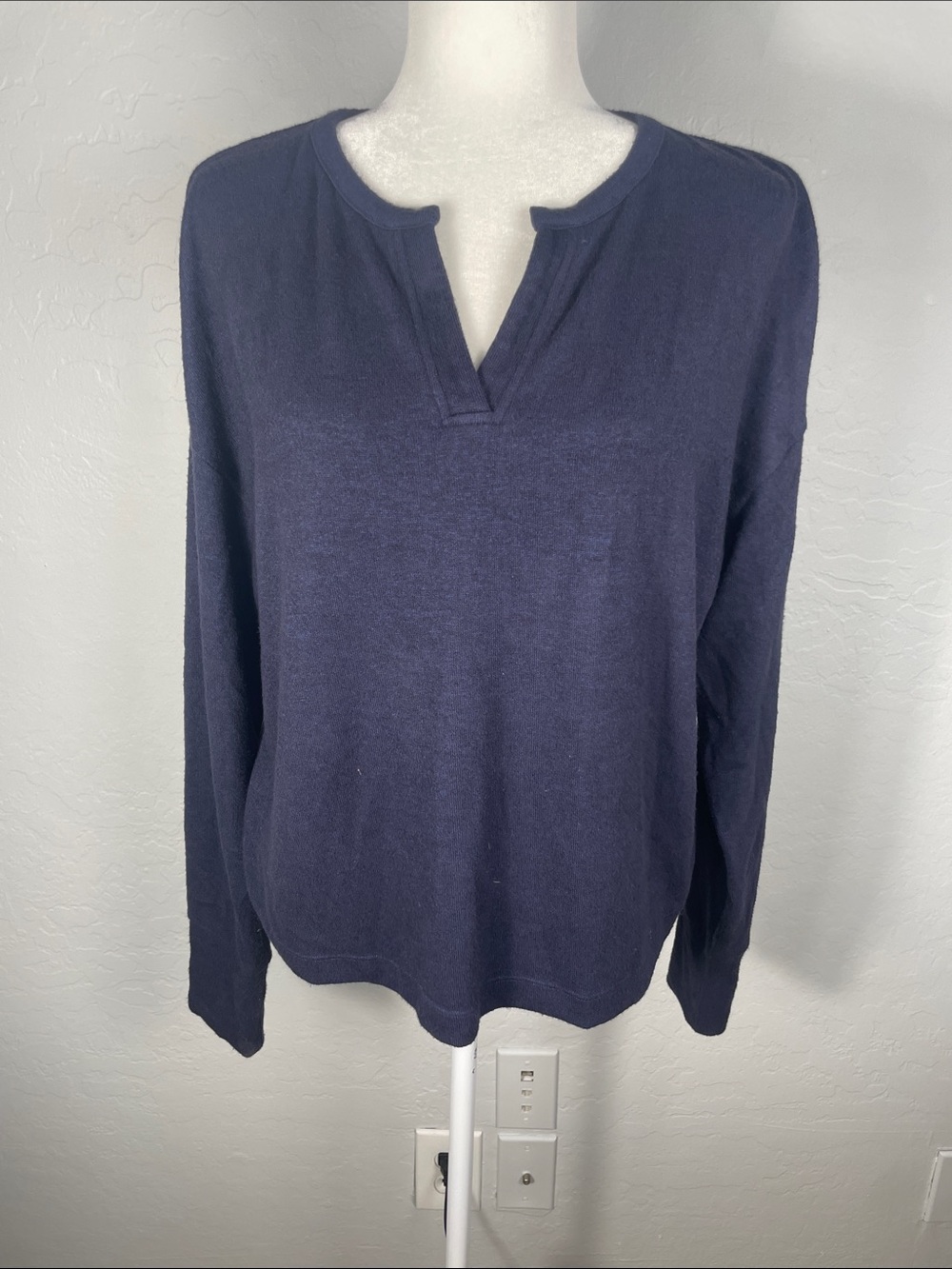 Cabi 8038 Navy Blue Cuddle Tee Long Sleeve V Neck Soft Size Medium